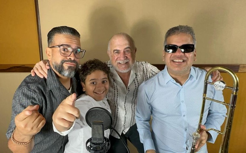 Gerardo Rivas lanza 